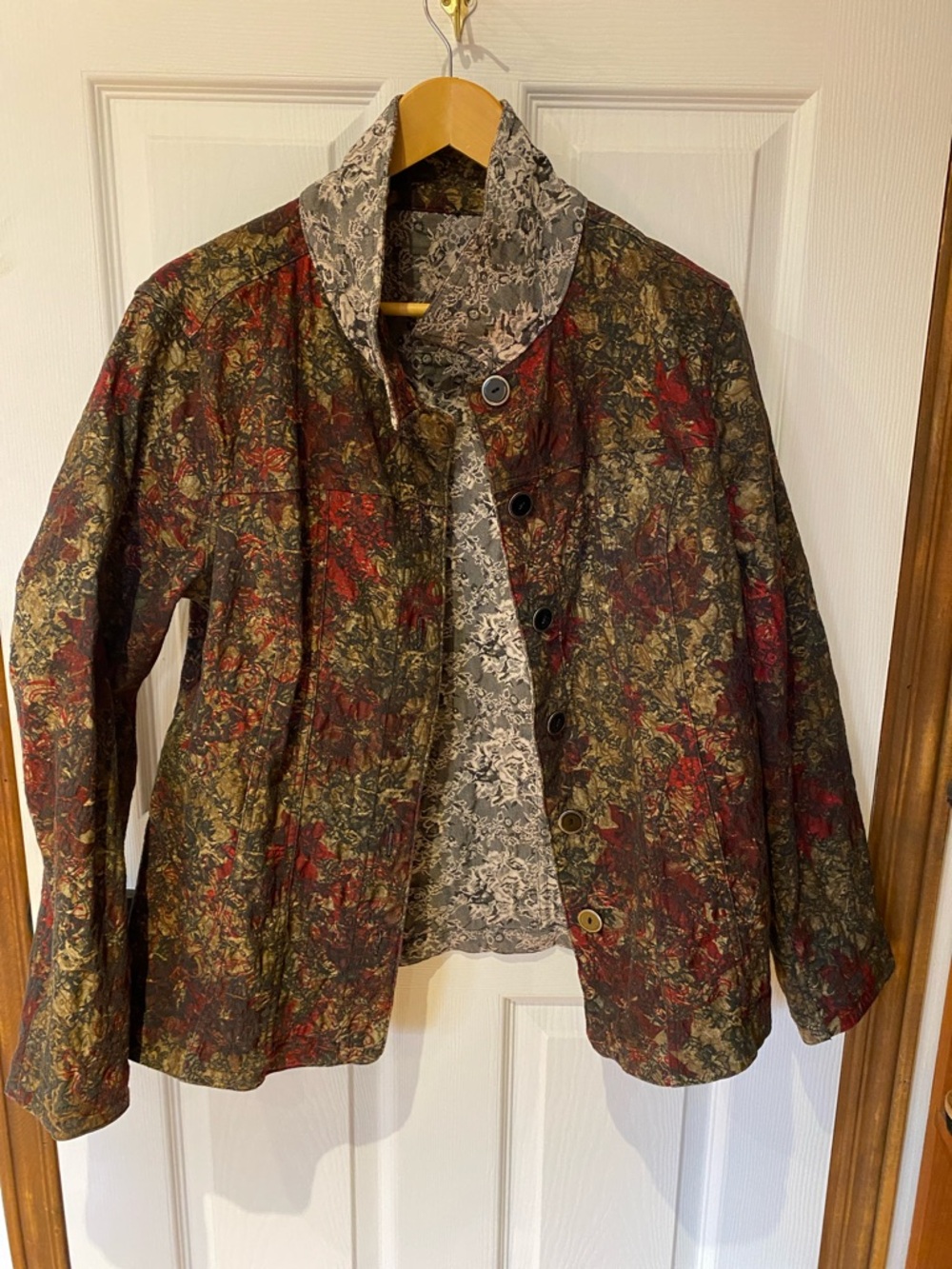 2/15$ 🤪 Reversible Floral Quilted Jacket in Olive & Red
